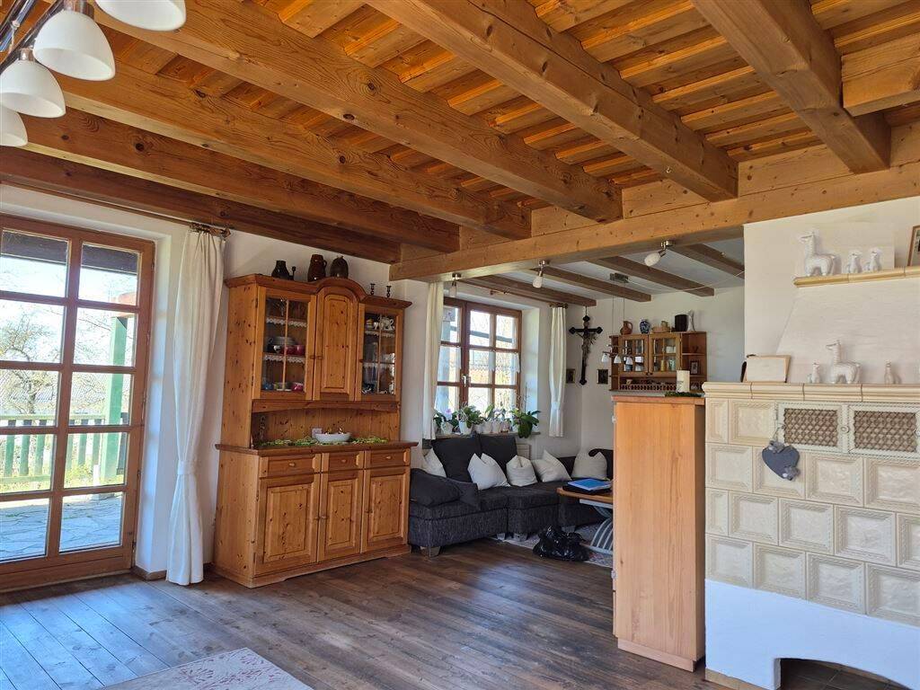 Stilvolle LANDVILLA mit traumhaften GRUNDSTÜCK in VELDEN, 84149 Velden