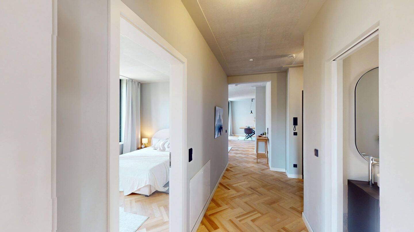 PRIVATLIFT IN DIE WOHNUNG, 2 BALKONE & EINE LUXUSEINBAUKÜCHE – AUSSERGEWÖHNLICHER WOHNSTIL AUF 120M²