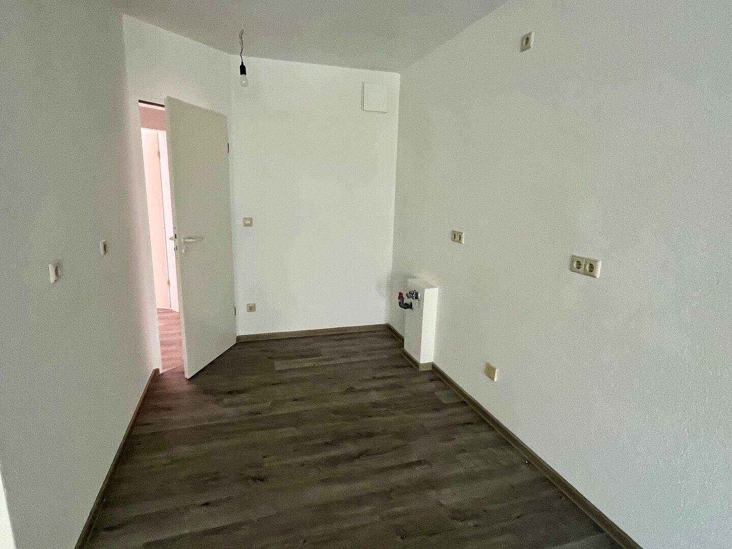 Schöne Wohnung mit modernem Bad und Balkon – Chemnitz – Vorschaubild 4