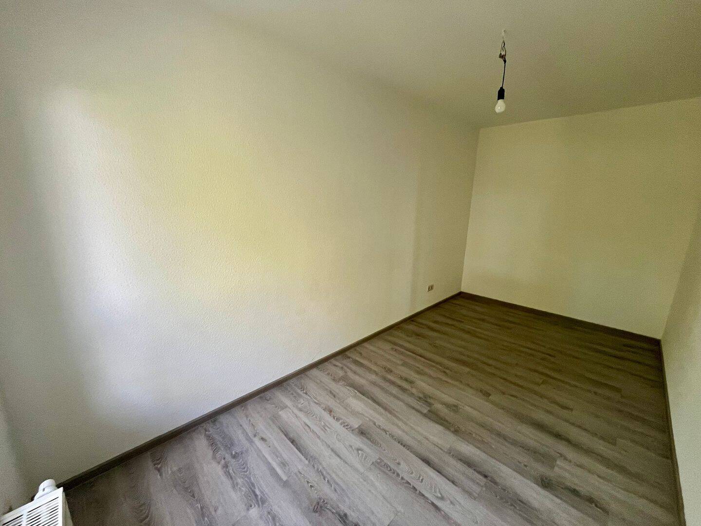 Schöne Wohnung mit modernem Bad und Balkon – Chemnitz – Vorschaubild 5