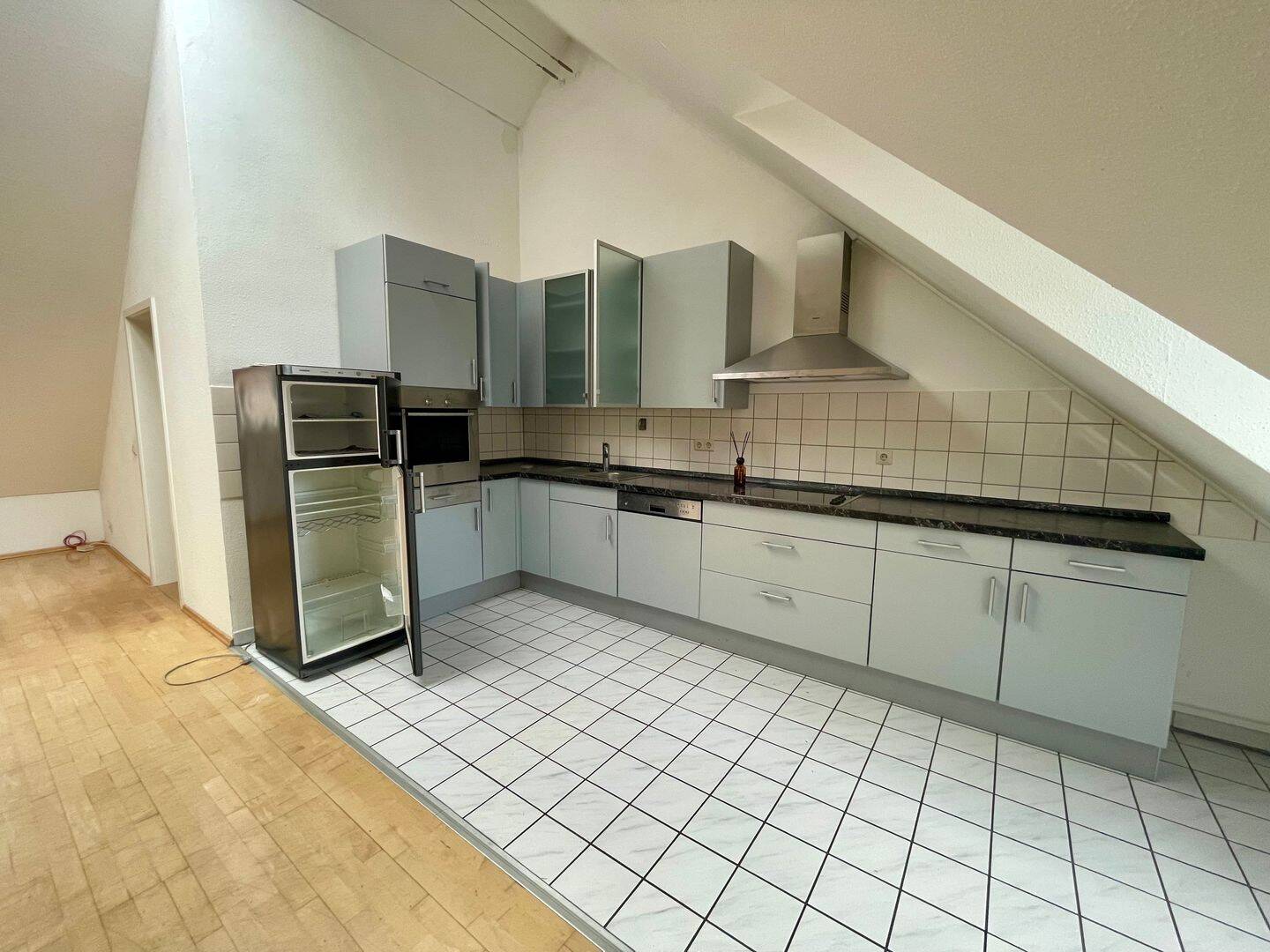 Zentrale 1-Zimmer-Wohnung mit Küche und Tiefgaragenstellplatz | Schmidt & Co. Immobilien – 64283 Darmstadt – Vorschaubild 3