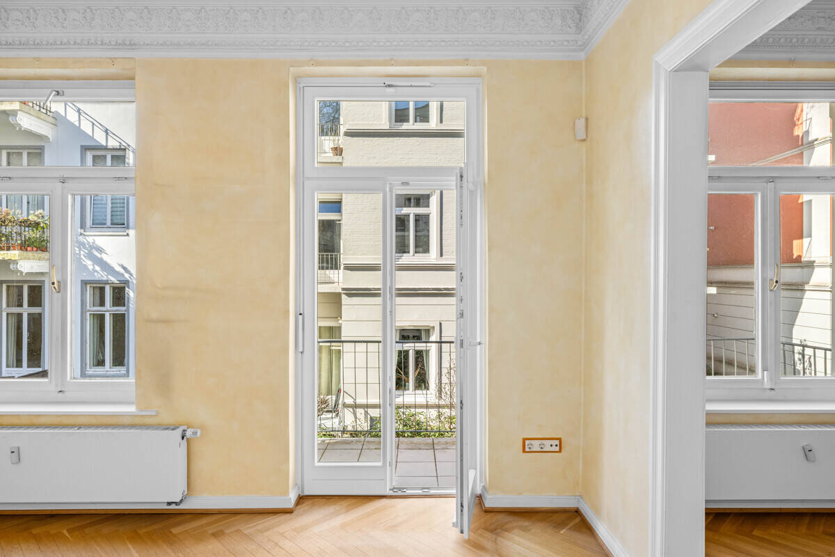 Charmante 4 Zimmer Altbauwohnung mit Balkon und zwei Bädern im Herzen von Harvestehude – 20144 Hamburg – Vorschaubild 3