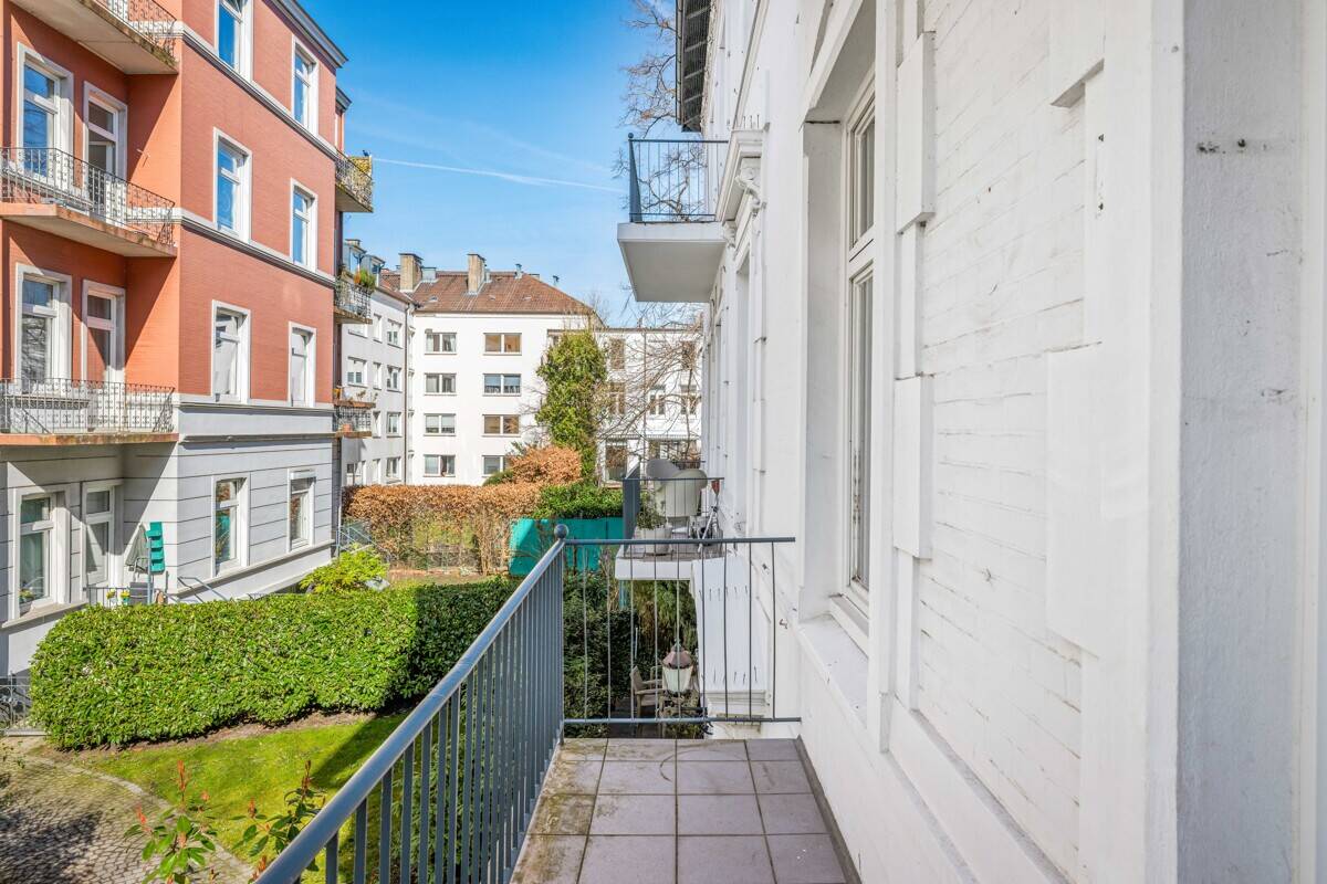 Charmante 4 Zimmer Altbauwohnung mit Balkon und zwei Bädern im Herzen von Harvestehude – 20144 Hamburg – Vorschaubild 4