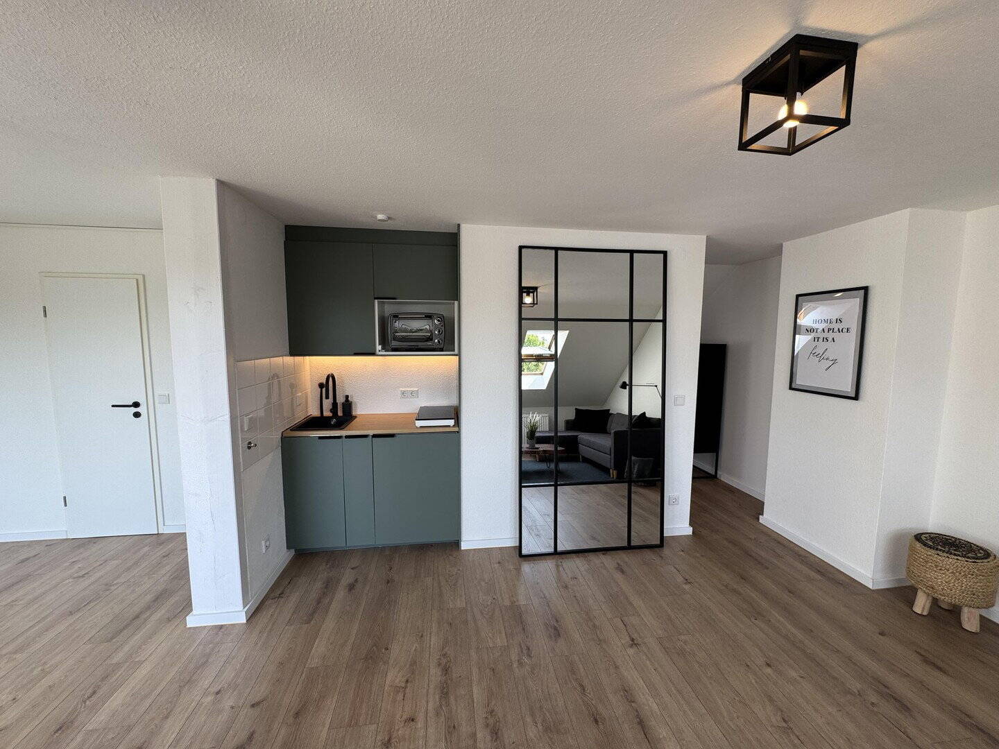 Modernes 2-Zimmer-Dachgeschoss-Apartment mit Dachterrasse & Stil, 38120 Braunschweig (Braunschweig Timmerlah Weststadt)
