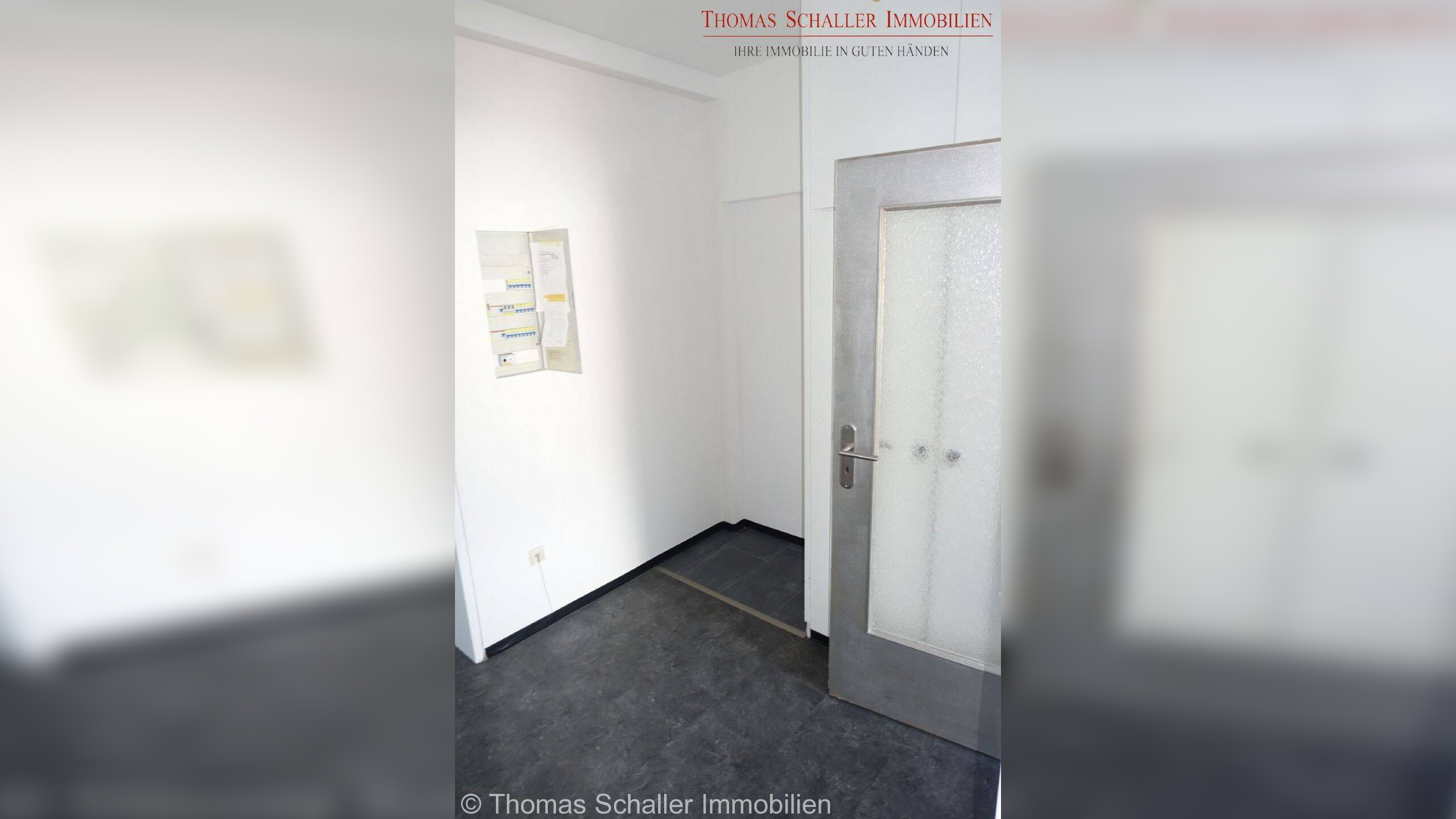 BEZUGSFREI ! Kernsanierte & möblierte 2 Zimmer-Wohnung 54m² mit Aufzug, EBK im Herzen von Nürnberg – Nürnberg – Vorschaubild 4