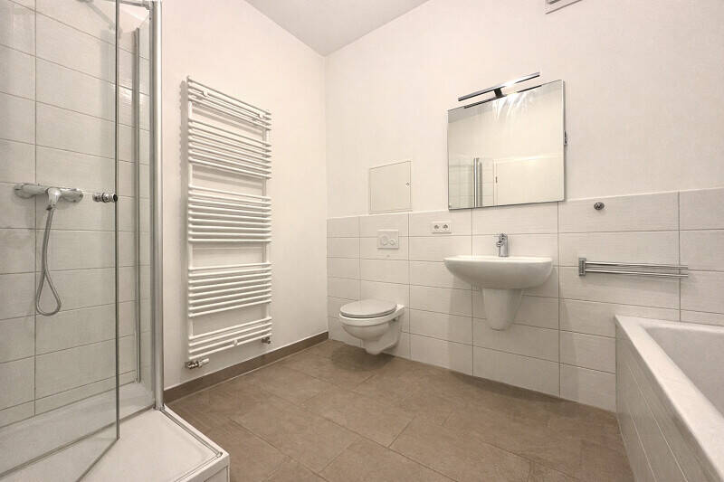 Sanierter Wohntraum mit Terrasse, Stellplatz und separatem Eingang, 99880 Waltershausen