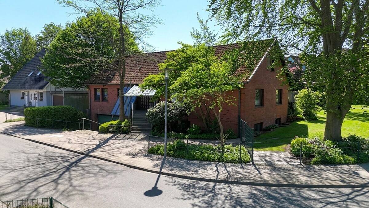 Seltene Gelegenheit – Einfamilienhaus mit Praxis auf sonnigem Westgrundstück in Kaltenkirchen, 24568 Kaltenkirchen