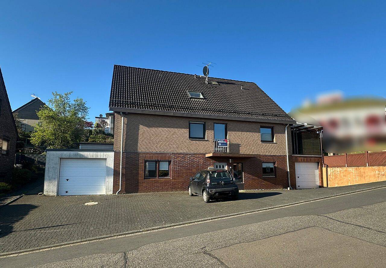 MANNELLA *Modernes EFH mit vermieteter Einliegerwohnung – großer Garten & fußläufig in Much*, 53804 Much