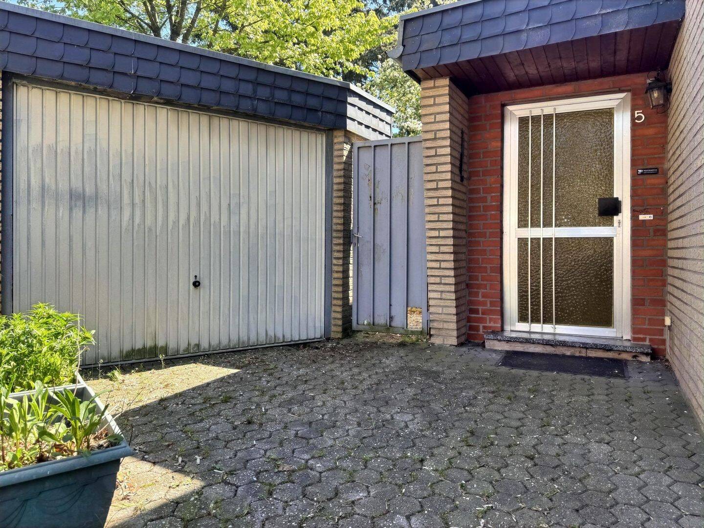 Modernisierungsbedürftiges Einfamilienhaus mit großem Garten in Merkstein, 52134 Herzogenrath