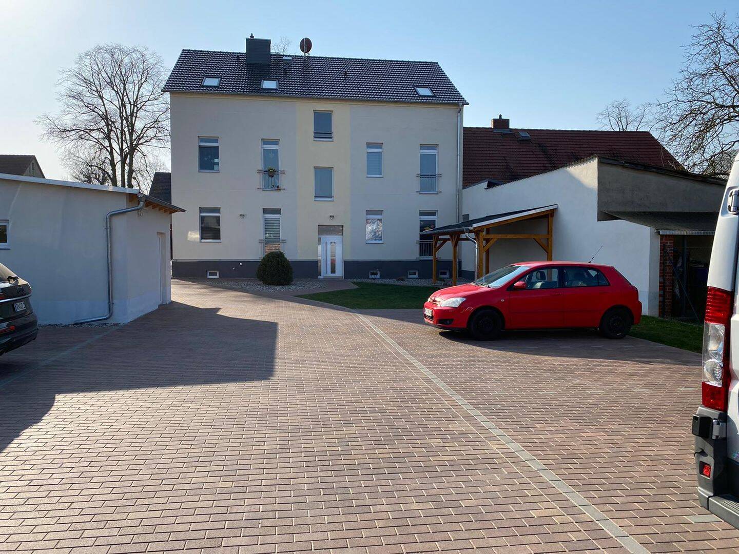 ***Ruhiges gepflegtes Haus mit Grillplatz sucht dich! **, 14712 Rathenow
