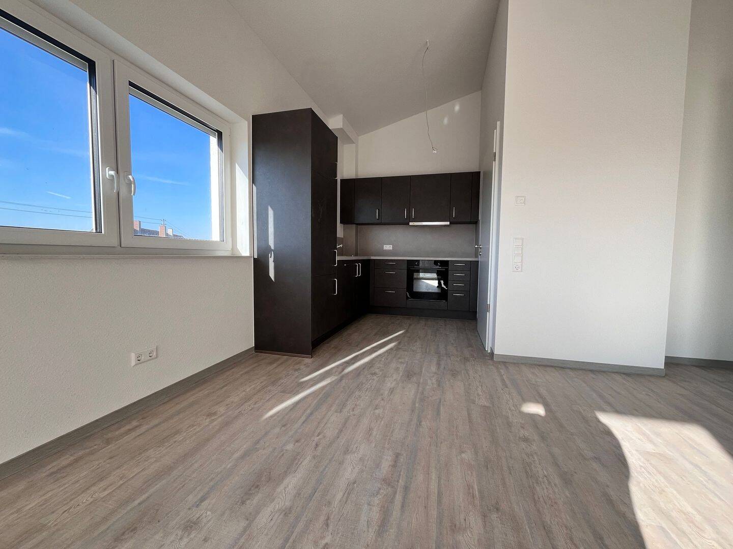 ERSTBEZUG – Modern und Exklusiv – Schöne Neubau 3-Zimmer-DG-Wohnung mit Einbauküche in Gründelhardt, 74586 Frankenhardt