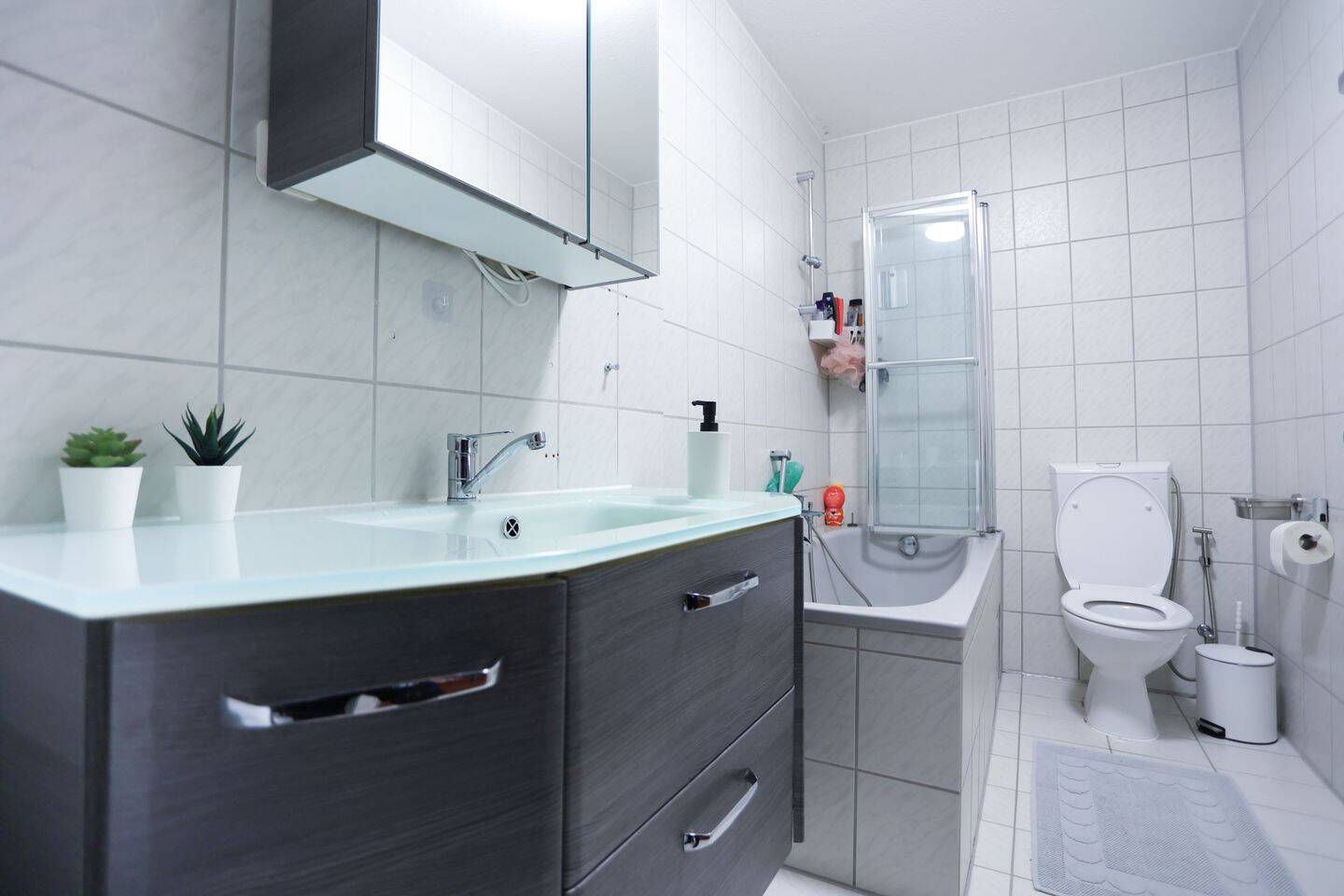 3-Zimmer-Erdgeschosswohnung mit sonnigem Garten, Terrasse & Tiefgarage – Nürnberg – Vorschaubild 3