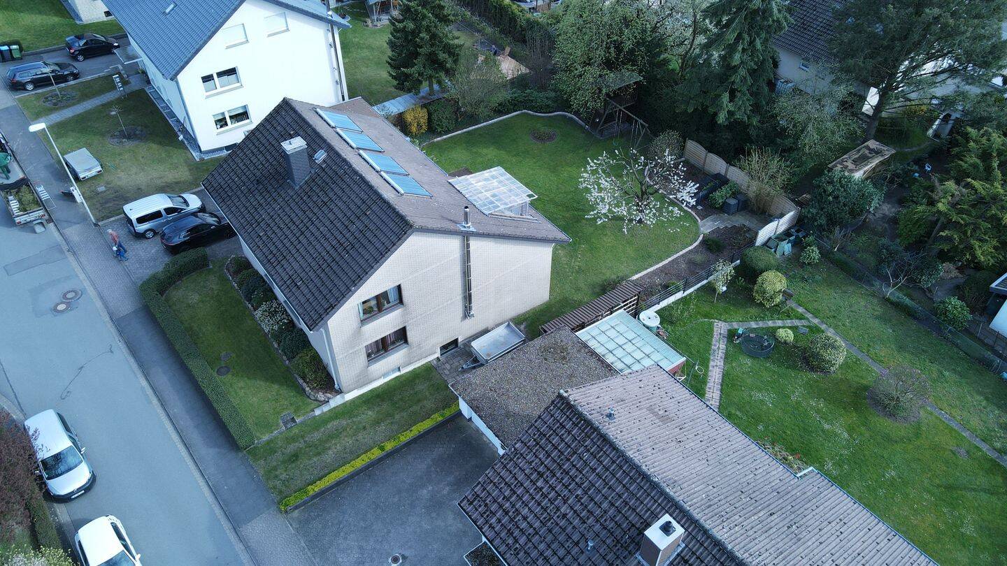 Familienfreundliches 7-Zimmer-Haus mit Modernisierungen in Detmold, 32758 Detmold