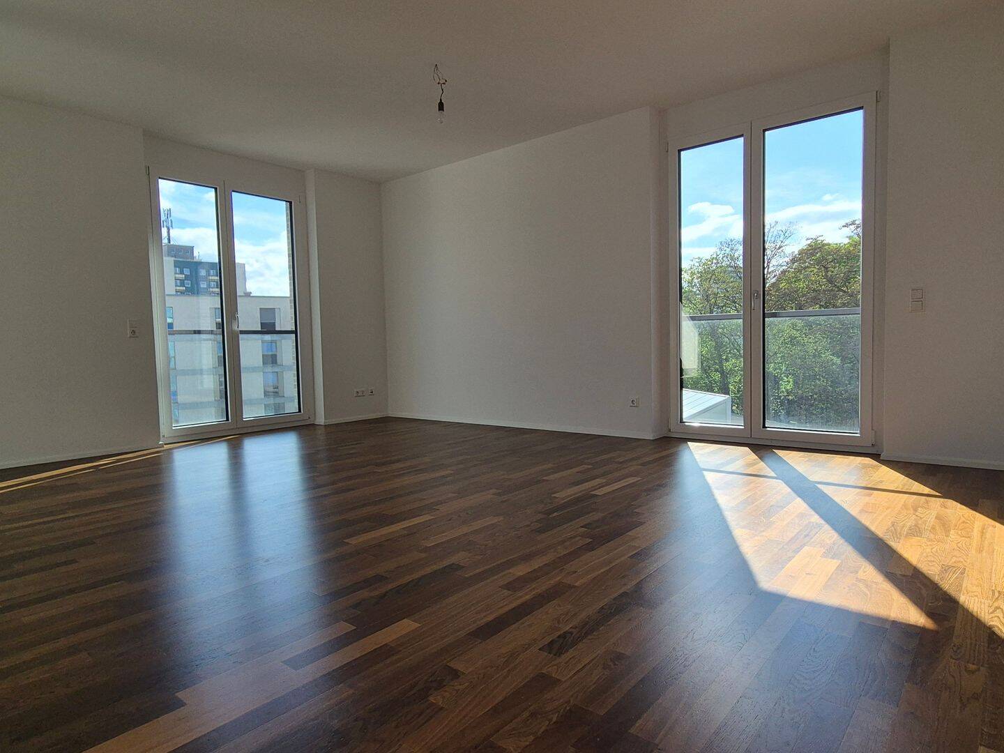 Sofort bezugsfertig statt Baustelle – neuwertige 4,5 Zimmer-Wohnung mit Loggia! – 70191 Stuttgart – Vorschaubild 3