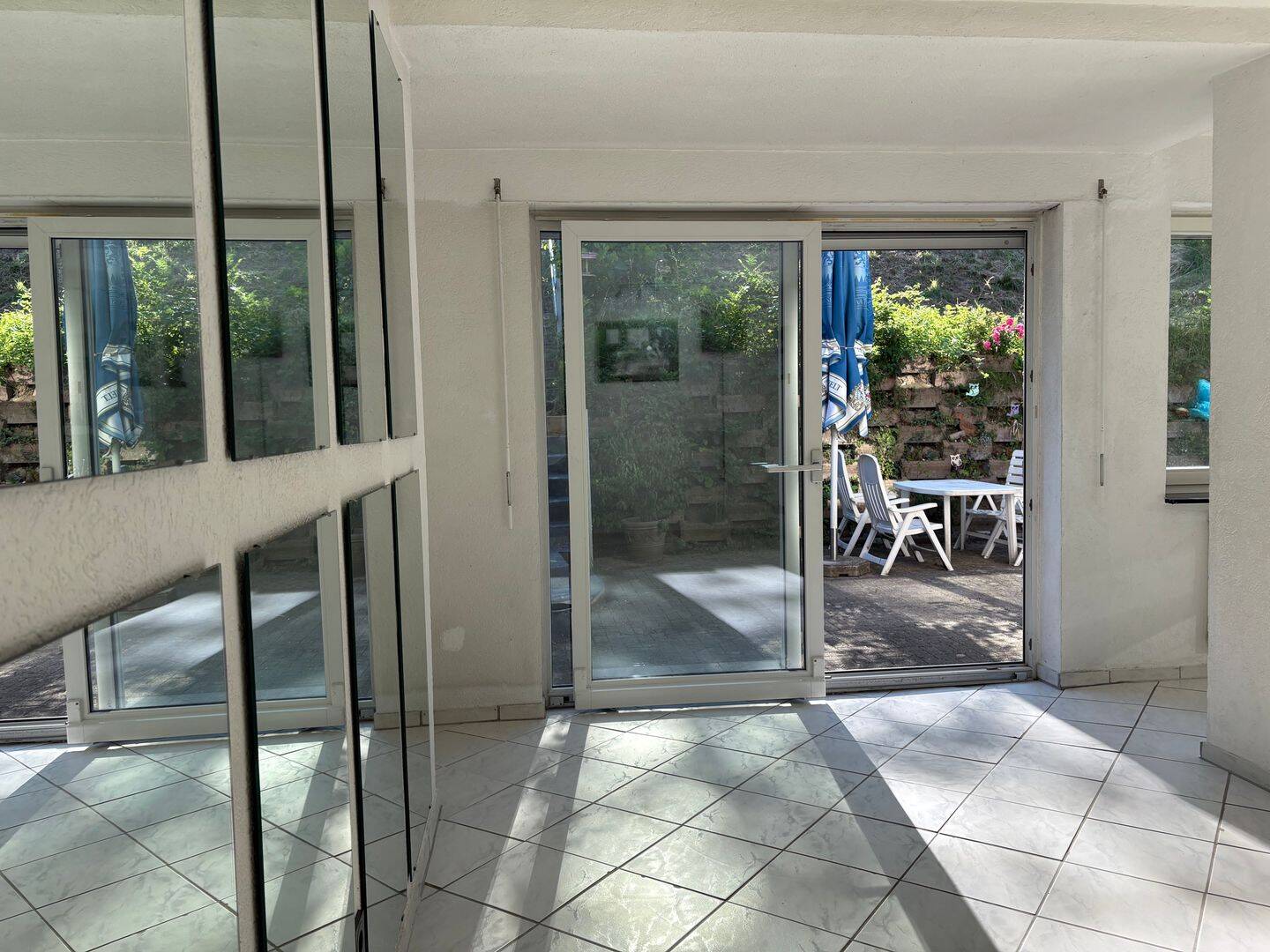 Am Fuße des Georgenbergs: Reihenendhaus mit Garage und großem Garten ** provisionsfrei **, 72766 Reutlingen
