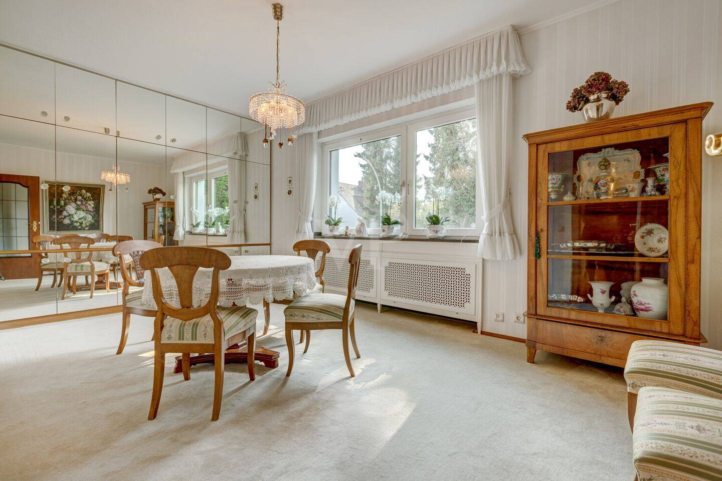 Familientraum mit extraordinärem Wintergarten am Dachberg, 65812 Bad Soden am Taunus