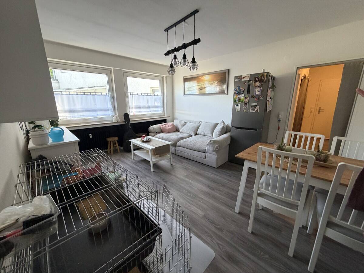 ++ Ruhepol im Erdgeschoss: Charmante 2-Zimmer-Wohnung mit Ankleidetraum ++, 42651 Solingen (Gräfrath Solingen-Mitte)