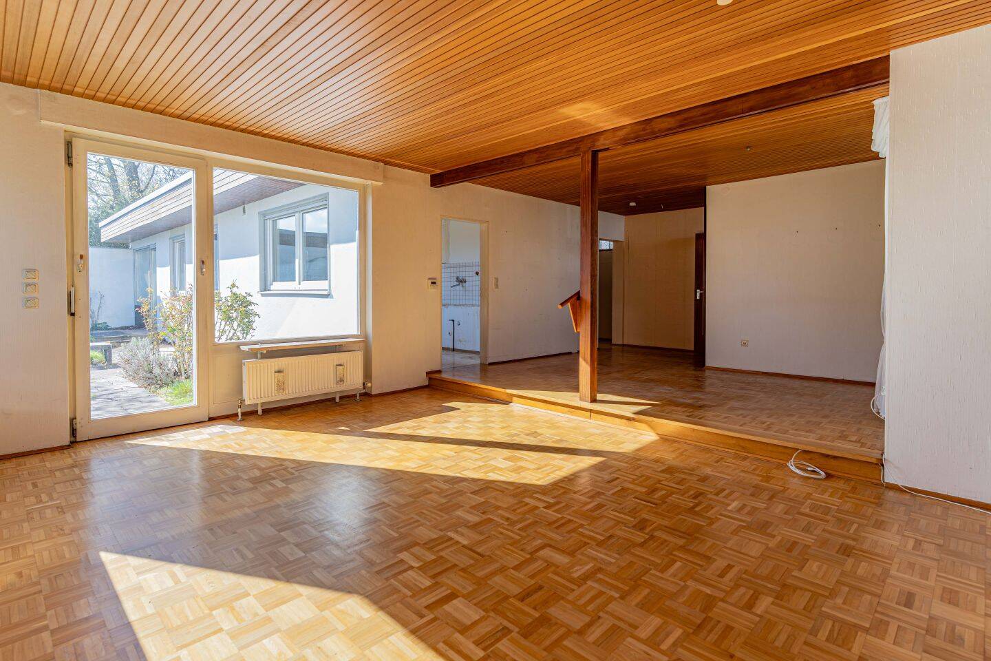 Ihr neues Zuhause: Gemütlicher Bungalow mit traumhaft geschütztem Garten in Amberg, 92224 Amberg