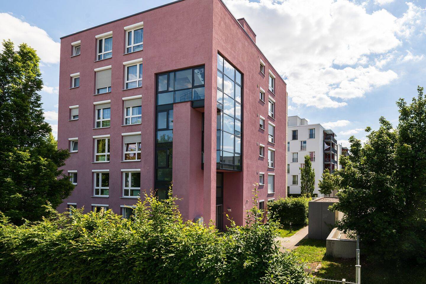 Komfortable 3-Zimmer-Wohnung im Erdgeschoss mit Terrasse (nur WBS mittlere EInkommensbezieher), 70376 Stuttgart (Bad Cannstatt Burgholzhof Münster Zuffenhausen)