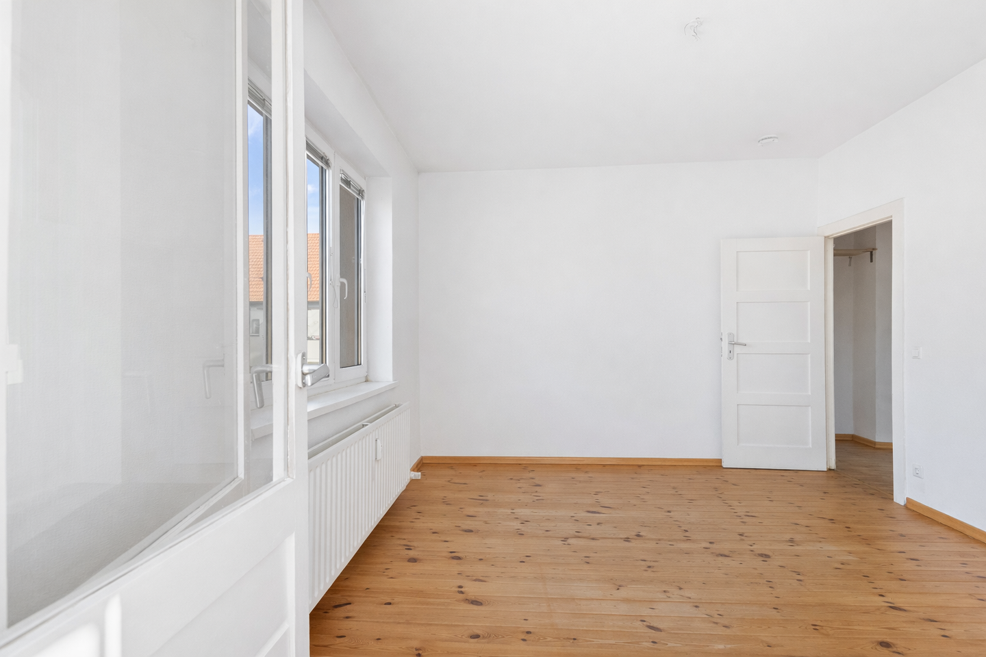 Bezugsfrei & lichtdurchflutet: Charmante 2-Zimmer-Etagenwohnung mit Wintergarten, 13583 Berlin (Spandau Falkenhagener Feld Kolonie An der Kappe 130)