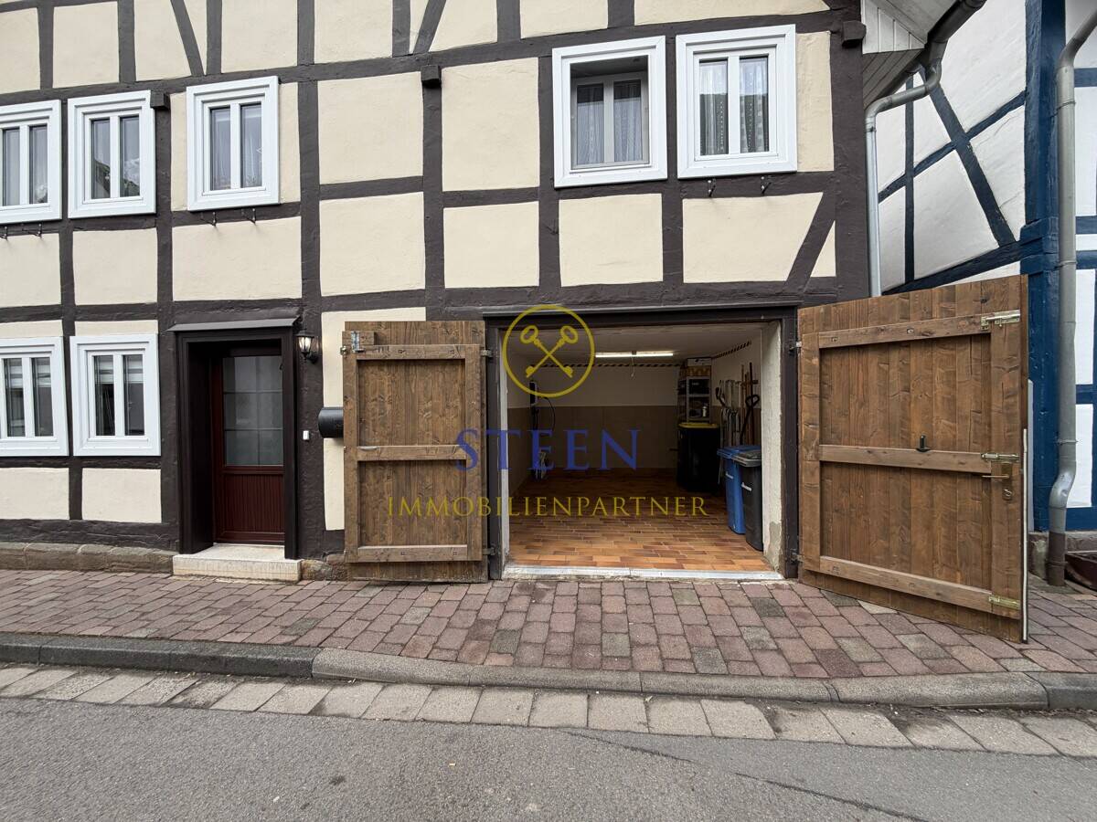 Sehr Gepflegtes Fachwerkhaus als EFH oder Kapital-Anlage MFH mit 2 WE Garage /Terrasse/ Balkon (VB), 34454 Bad Arolsen