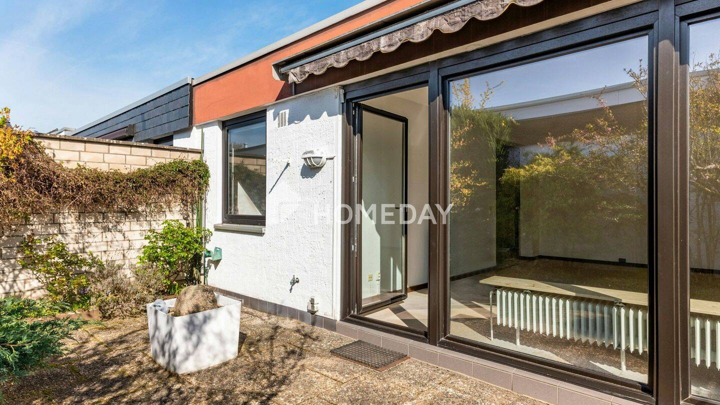 Endlich zuhause: Gemütliches Atrium-Reihenhaus mit Süd-Terrassenhof & viel Potenzial, 30880 Laatzen
