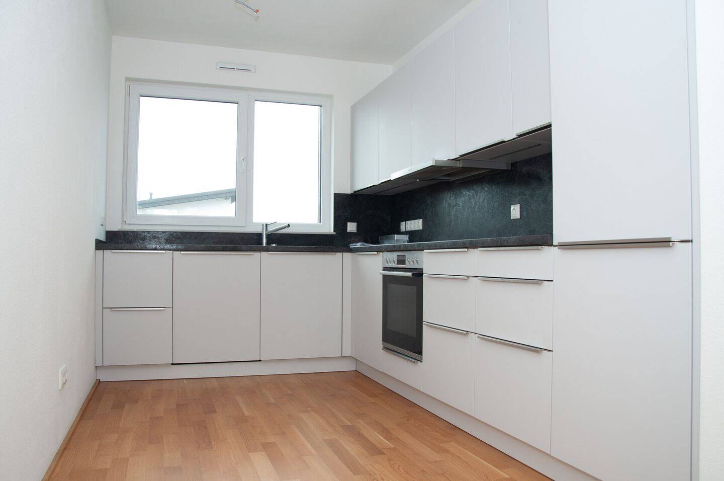Sonnige 4 Zimmer Neubauwohnung mit Balkon und perfekter Verkehrsanbindung und trotzdem Felder und Wiesen, 63073 Offenbach am Main (Bieber)