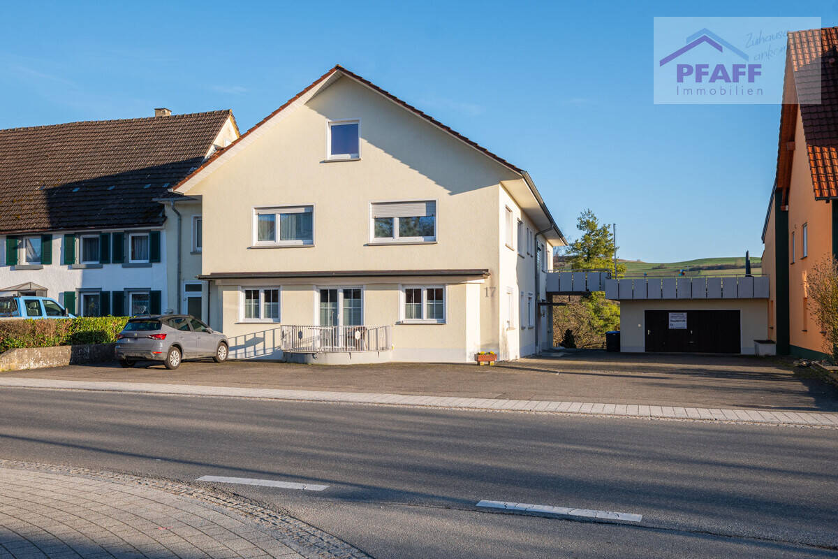 Zuhause ankommen in Welschingen – 6 Zi.-DG-Wohnung mit 130 m², 2 Stellplätzen und Gartenfläche, 78234 Engen
