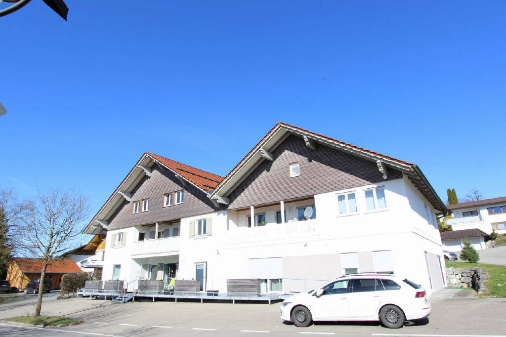 Kurzfristig beziehbar! Dachgeschoss-Wohnung in guter Wohnlage, 88279 Amtzell
