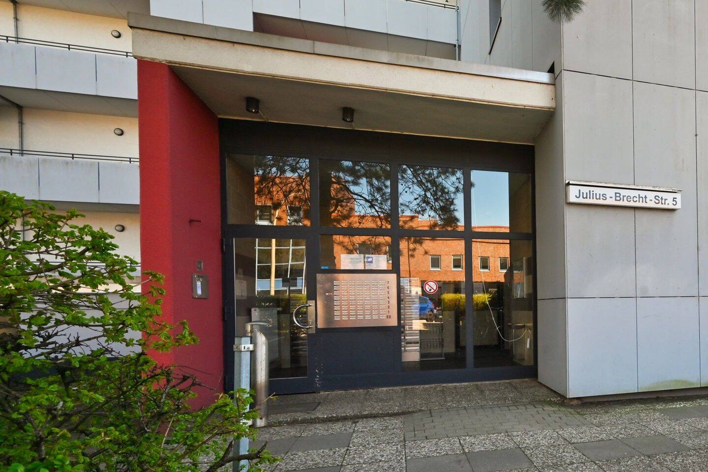 Lichtdurchflutetes Apartment mit Loggia und Blick auf die Elbvororte – 22609 Hamburg – Vorschaubild 3