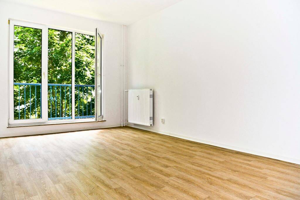 Große 3-Raumwohnung ohne Durchgangszimmer mit Aufzug, 2977 Hoyerswerda