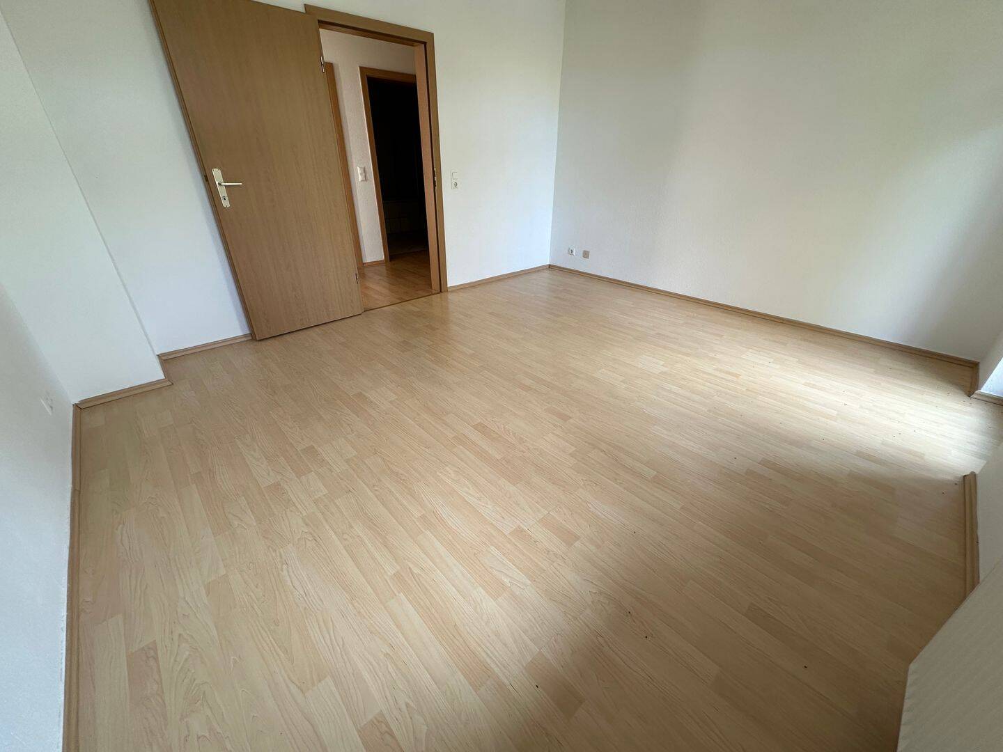 1. OG – Balkon am Arbeitszi. – Stellplatz mgl. – Wanne ! – Chemnitz – Vorschaubild 4