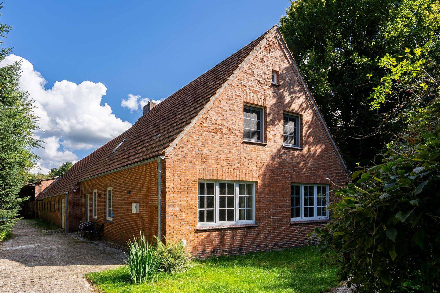 Modernisiertes Landhaus mit Stallanlagen auf großzügigem Grundstück. Obj. 8949, 26188 Edewecht