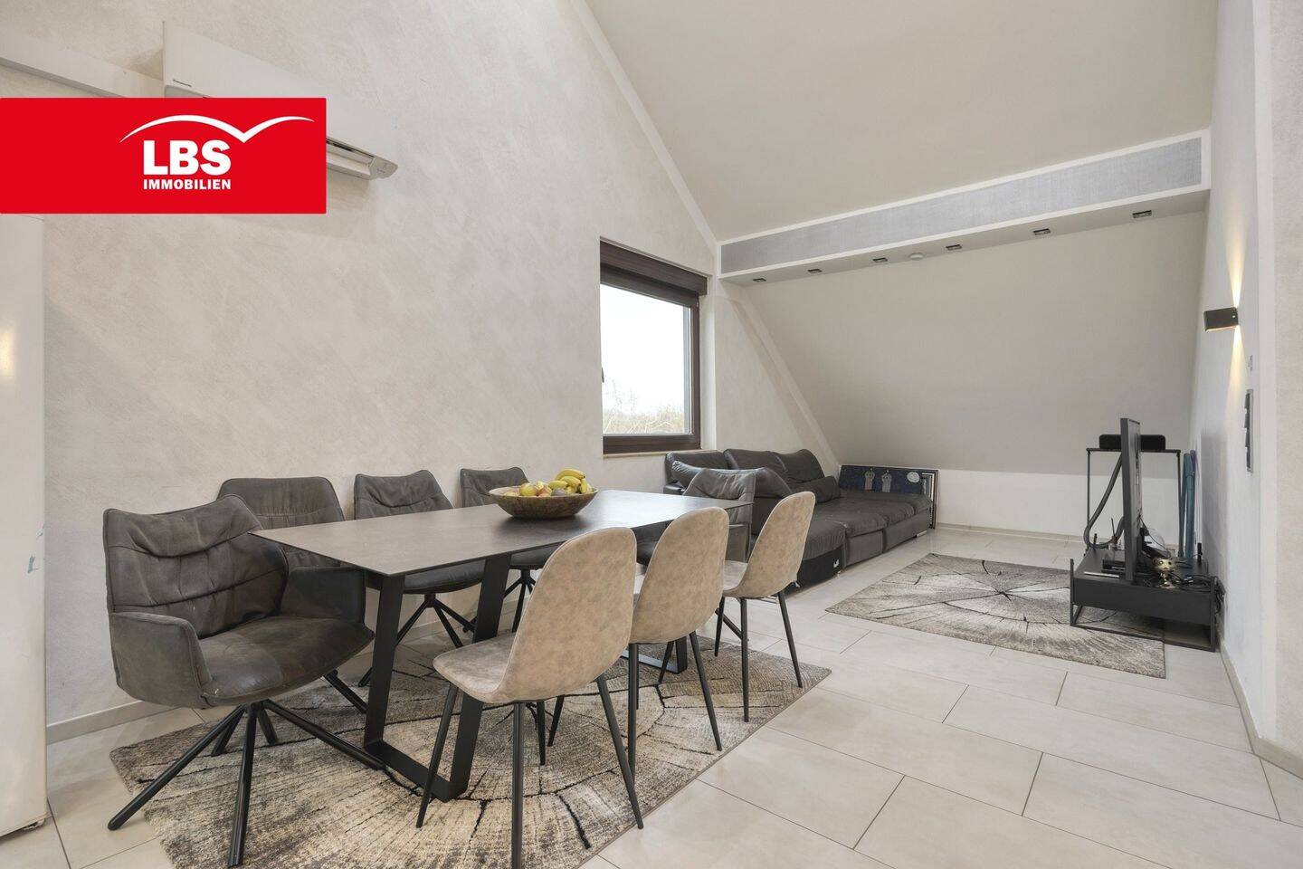 Außergewöhnliche Maisonette-Wohnung mit zwei Balkonen in ruhiger Wohnlage, 51377 Leverkusen (Alkenrath Manfort Schlebusch Steinbüchel)