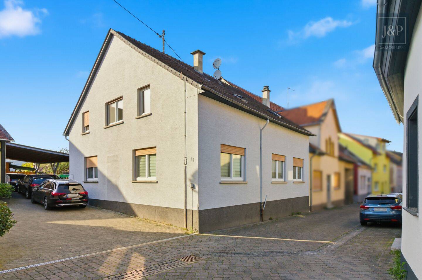 Ihr Eigenheim: Modernisiertes EFH mit Einliegerwohnung, großem Carport und eigenem Garten, 55627 Merxheim