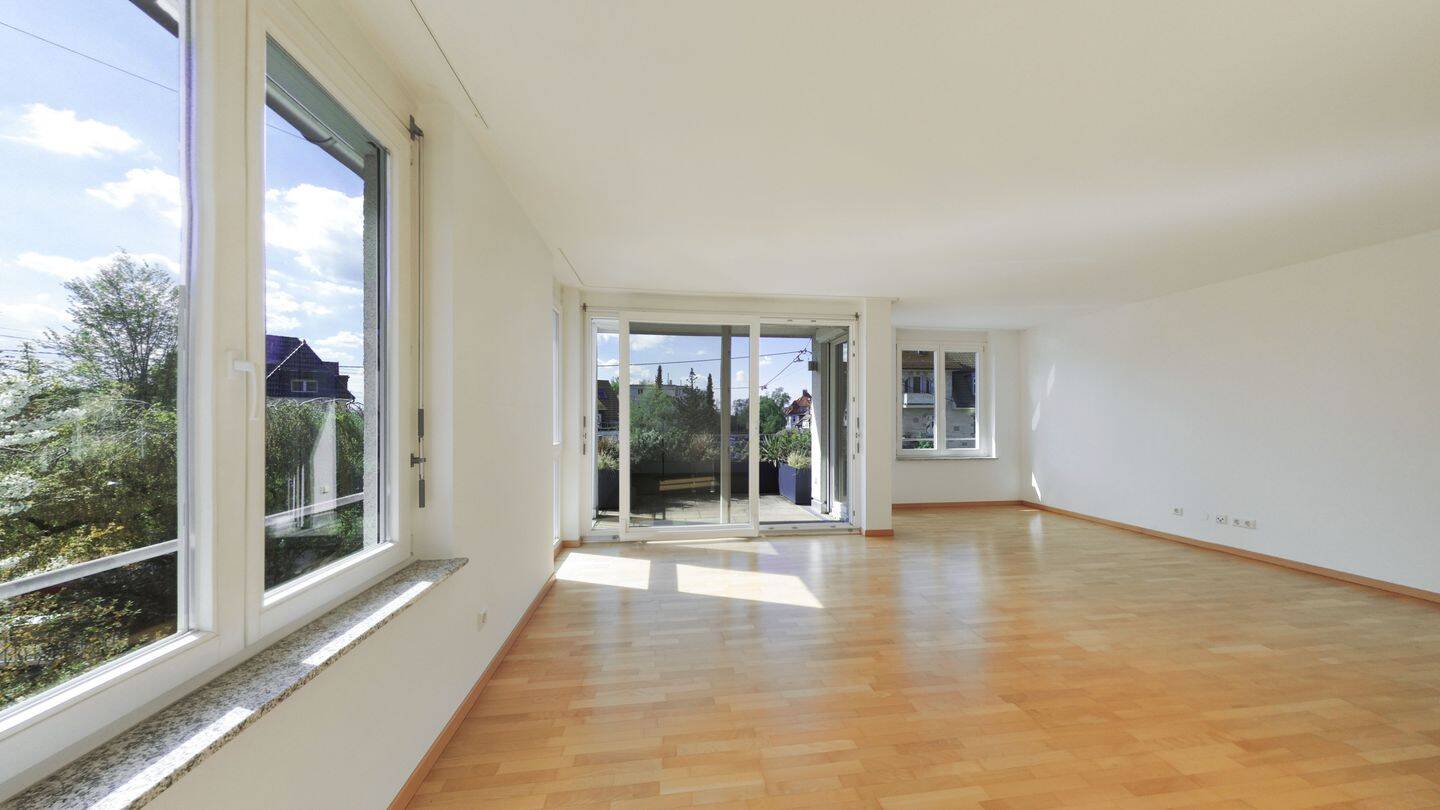 Stilvolle 5,5-Zimmer-Maisonette am Haigst – mit Seltenheitswert: maßgefertigte Einbauten, Weitblick & TG inkl.