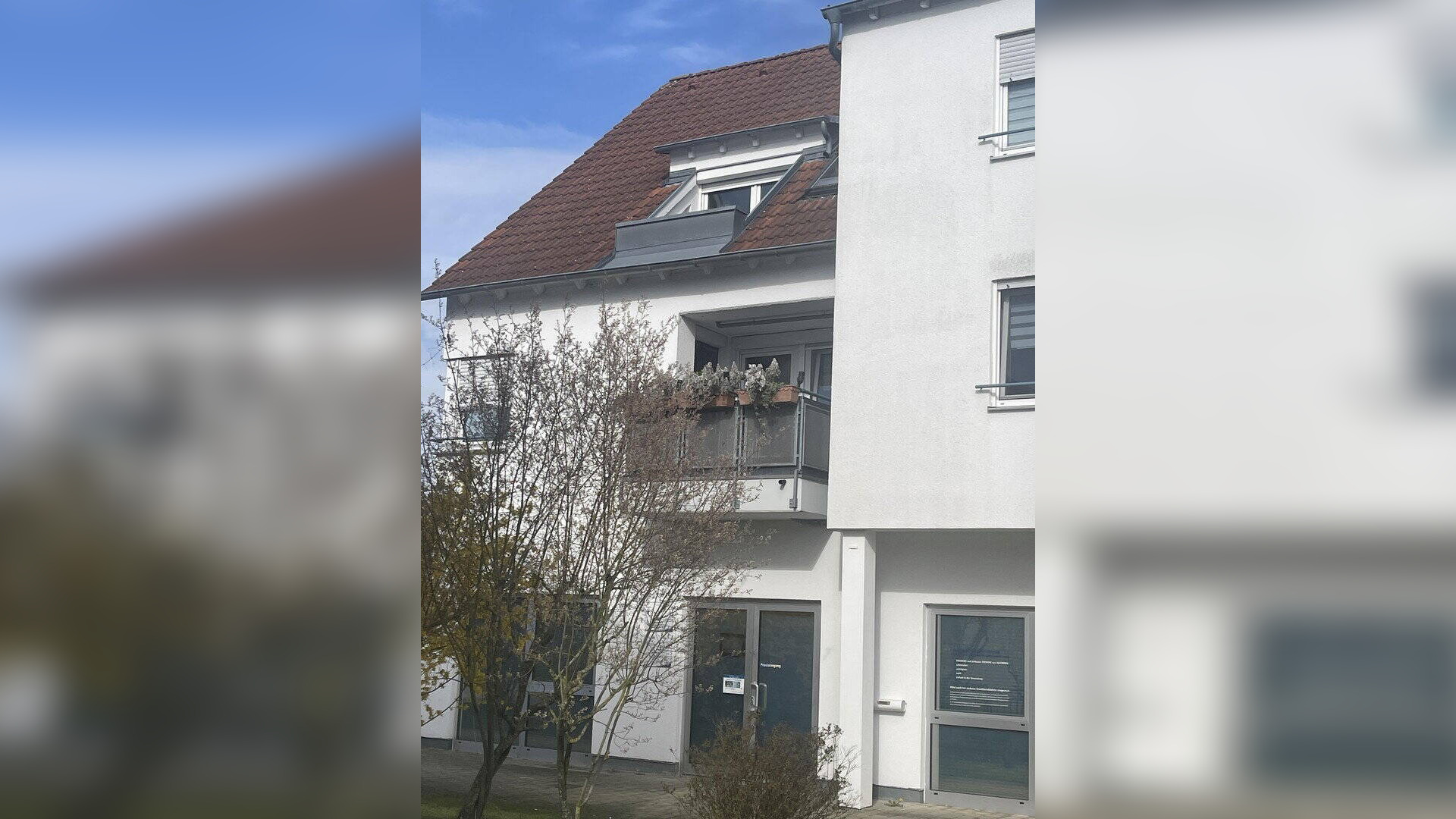 Sonnige 3 Zimmer DG Wohnung mit Balkon, Parkett & TG Stellplatz – zentral und ruhig, 89171 Illerkirchberg