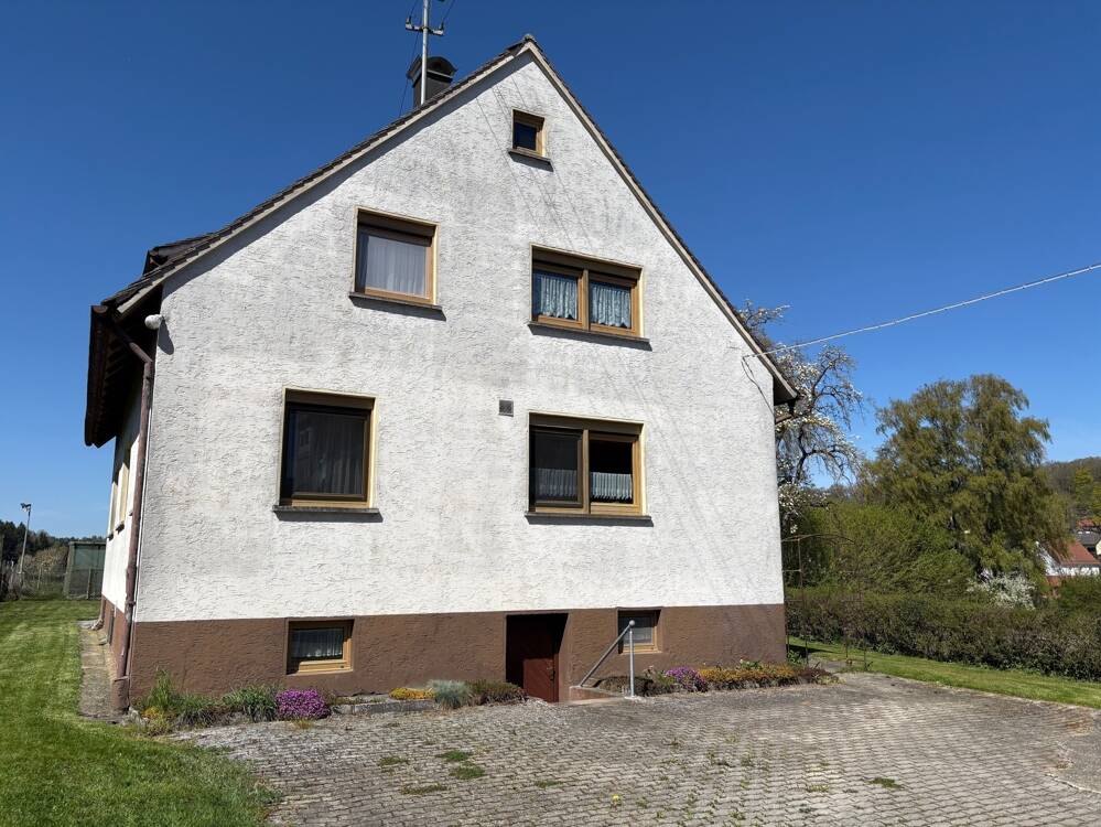 Sehr gepflegtes, älteres 2 Familienhaus mit Garagen und Schuppenanbau in Randlage Kreßberg, 74594 Kreßberg