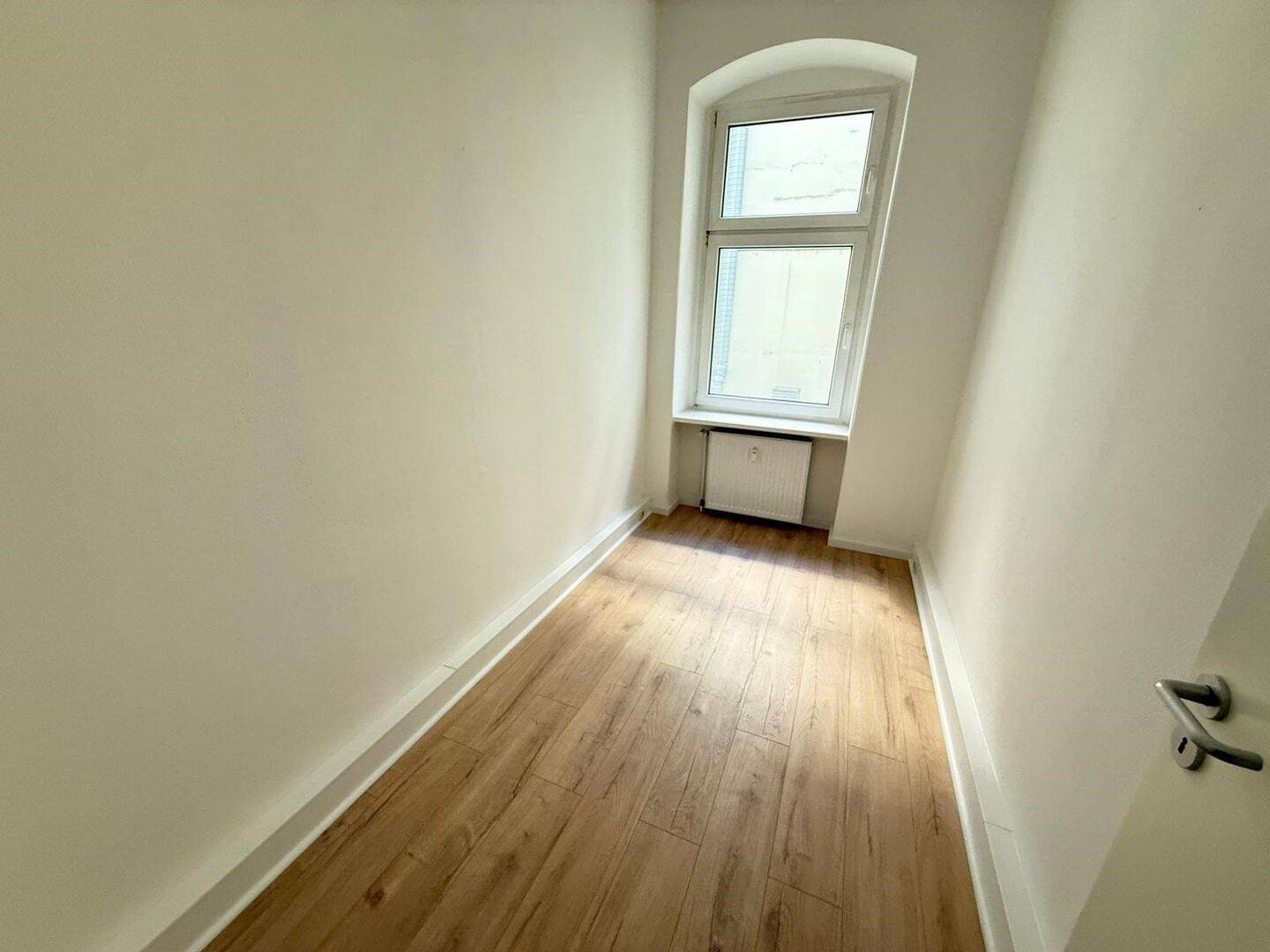5-Raum-Wohnung direkt am Hasselbachplatz – Magdeburg – Vorschaubild 3