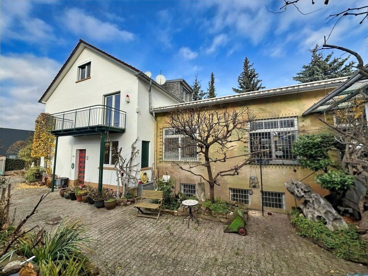 Seltene Kombination aus Wohnhaus und großer Halle auf einem ca. 1.050 qm großen Grundstück !, 68163 Mannheim (Fabrikstation Lindenhof Neuhermsheim Neuostheim)