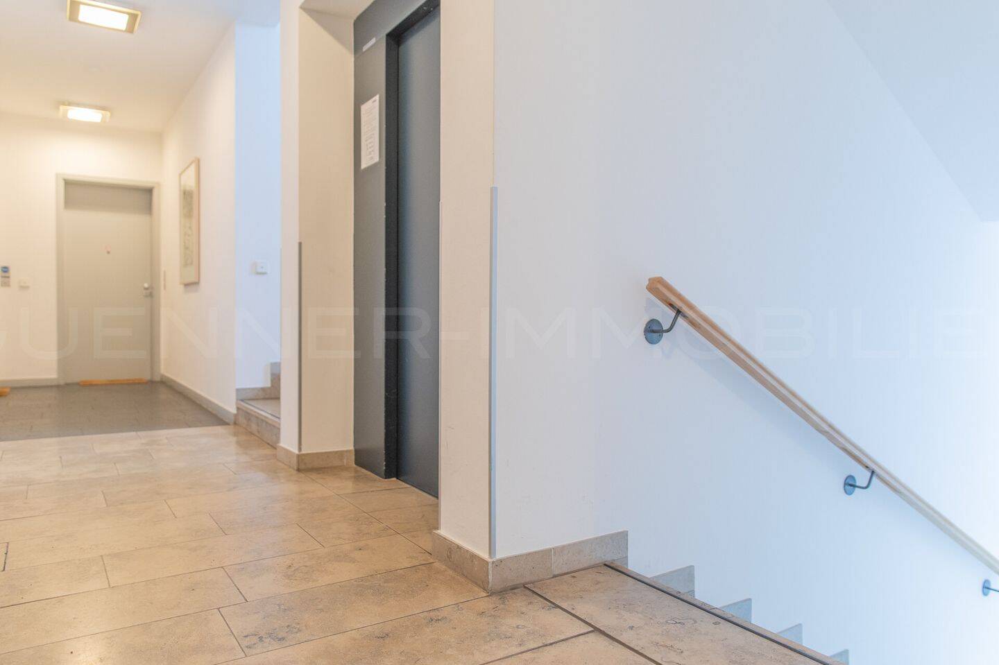 Wunderbare 2 Zimmer-Wohnung in 1A Lage Charlottenburg zu verkaufen! – 10625 Berlin – Bild 1 von 2