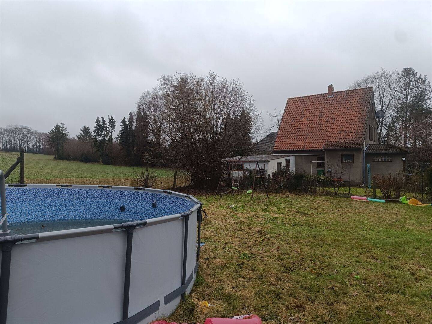 Schönes Zweifamilienhaus mit großem Grundstück in Schwanewede, 28790 Schwanewede