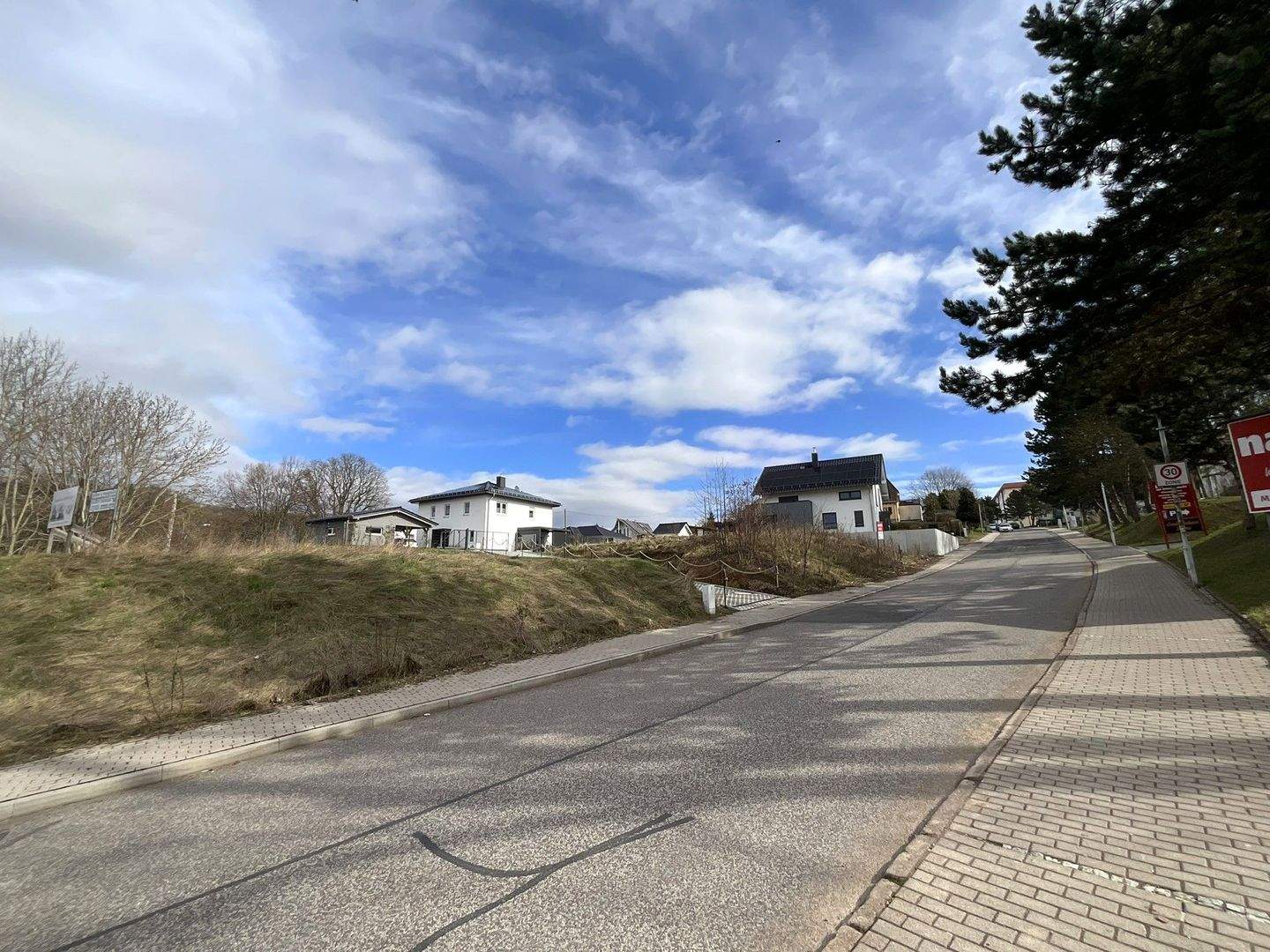 Attraktives Baugrundstück für ein Ein- oder Zweifamilienhaus in Eisenach, 99817 Eisenach
