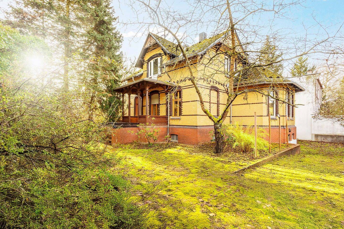 *** Charmante Altbau-Villa mit zwei Wohnungen *** – auf großem Grundstück in begehrter Villenlage in Köpenick, 12557 Berlin (Treptow-Köpenick)