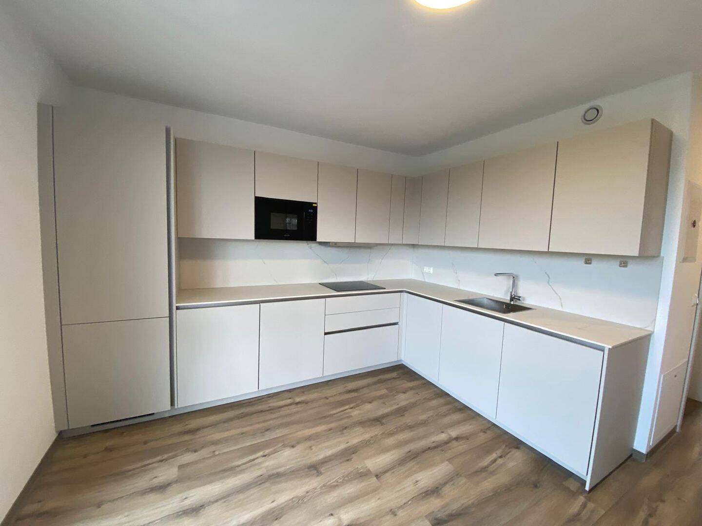 Exklusive vollmöblierte 1,5 Zimmer-Penthousewohnung mit Balkon in Top Lage Darmstadt! – 64283 Darmstadt – Vorschaubild 3