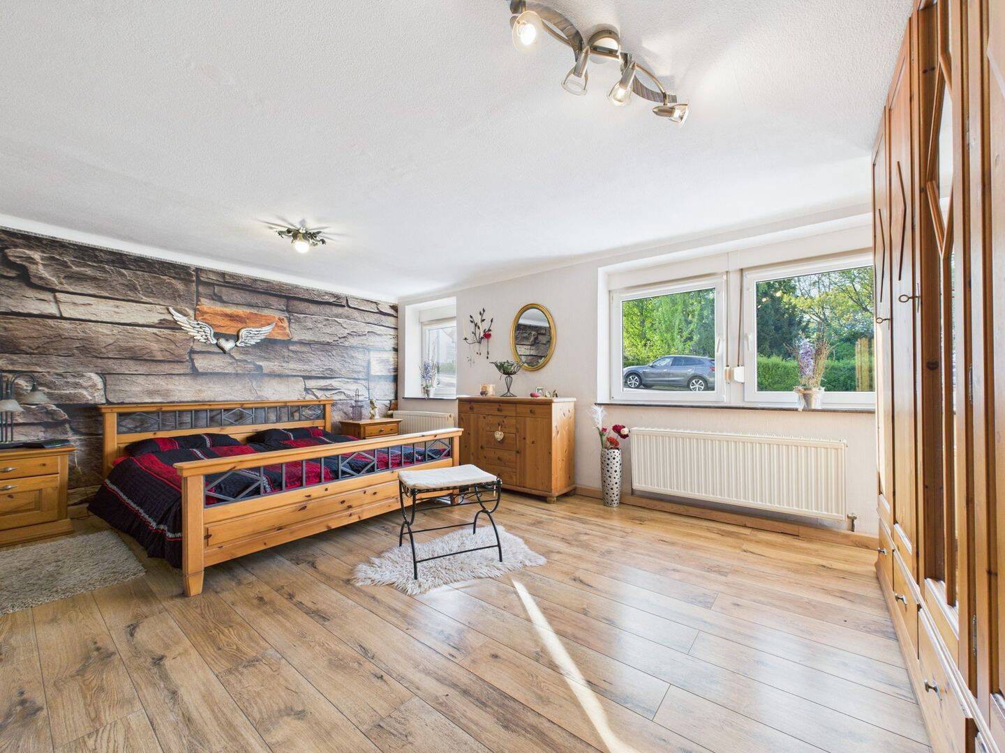 Gepflegtes Eigenheim mit Terrasse, Einliegerwohnung und Sauna. Auch für Anleger sehr interessant., 66802 Überherrn