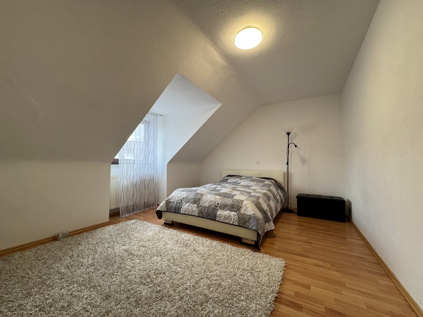 Vermietete 3-Zimmer-Dachgeschosswohnung in ruhiger Lage von Essen-Schonnebeck, 45309 Essen (Kray Schonnebeck)