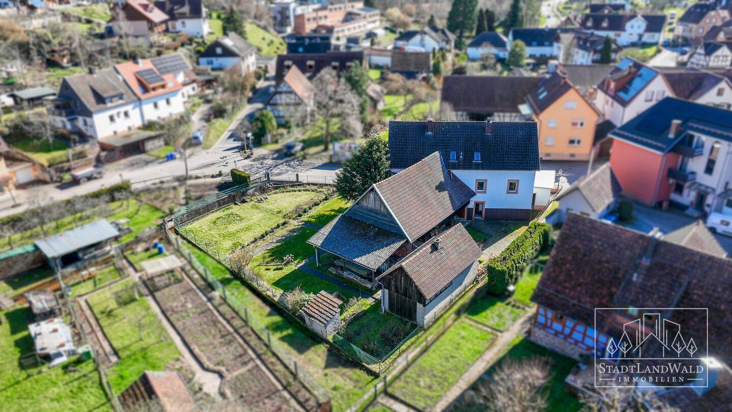 Großzügiges Einfamilienhaus mit Scheune und Gartenidylle in Erfweiler, 66996 Erfweiler