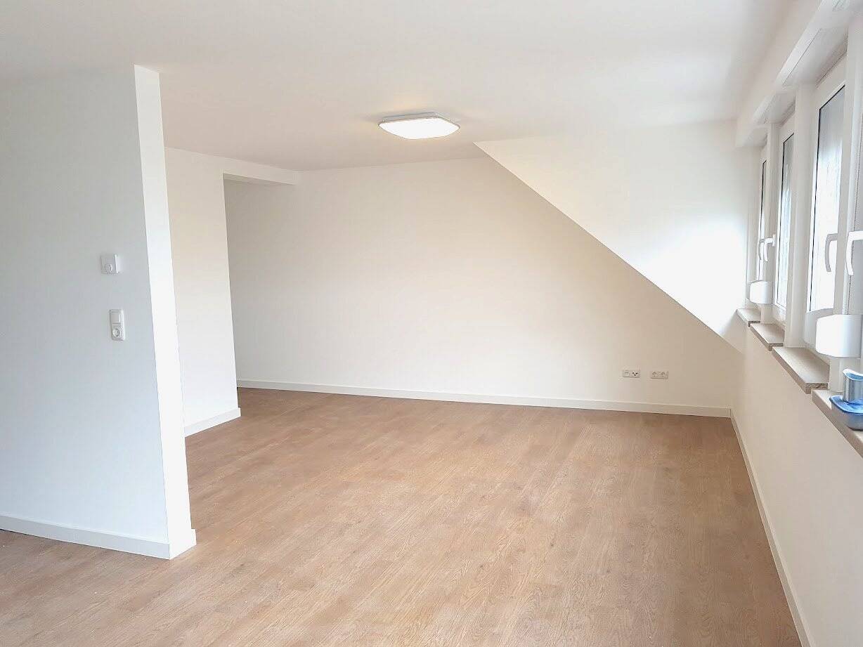 Neuwertiges u. schickes Apartment mit Blick-Balkon u. eigenem Gartenabteil – umfassend saniert!, 56072 Koblenz (Güls Metternich Rübenach)