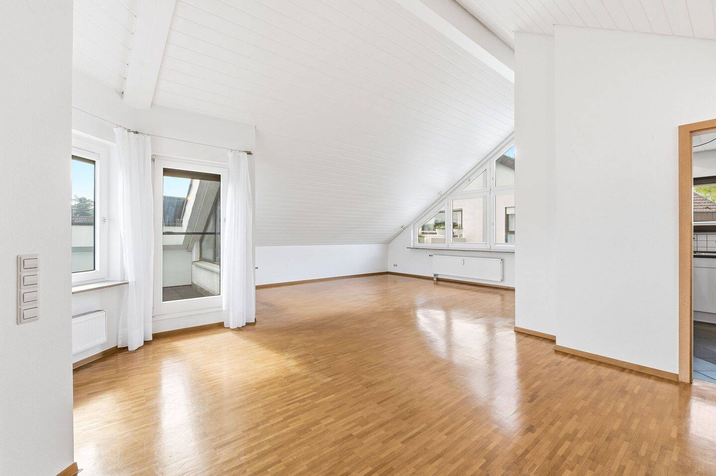 Exklusive Dachgeschosswohnung mit großer Dachterrasse und Weitblick im Dachswald